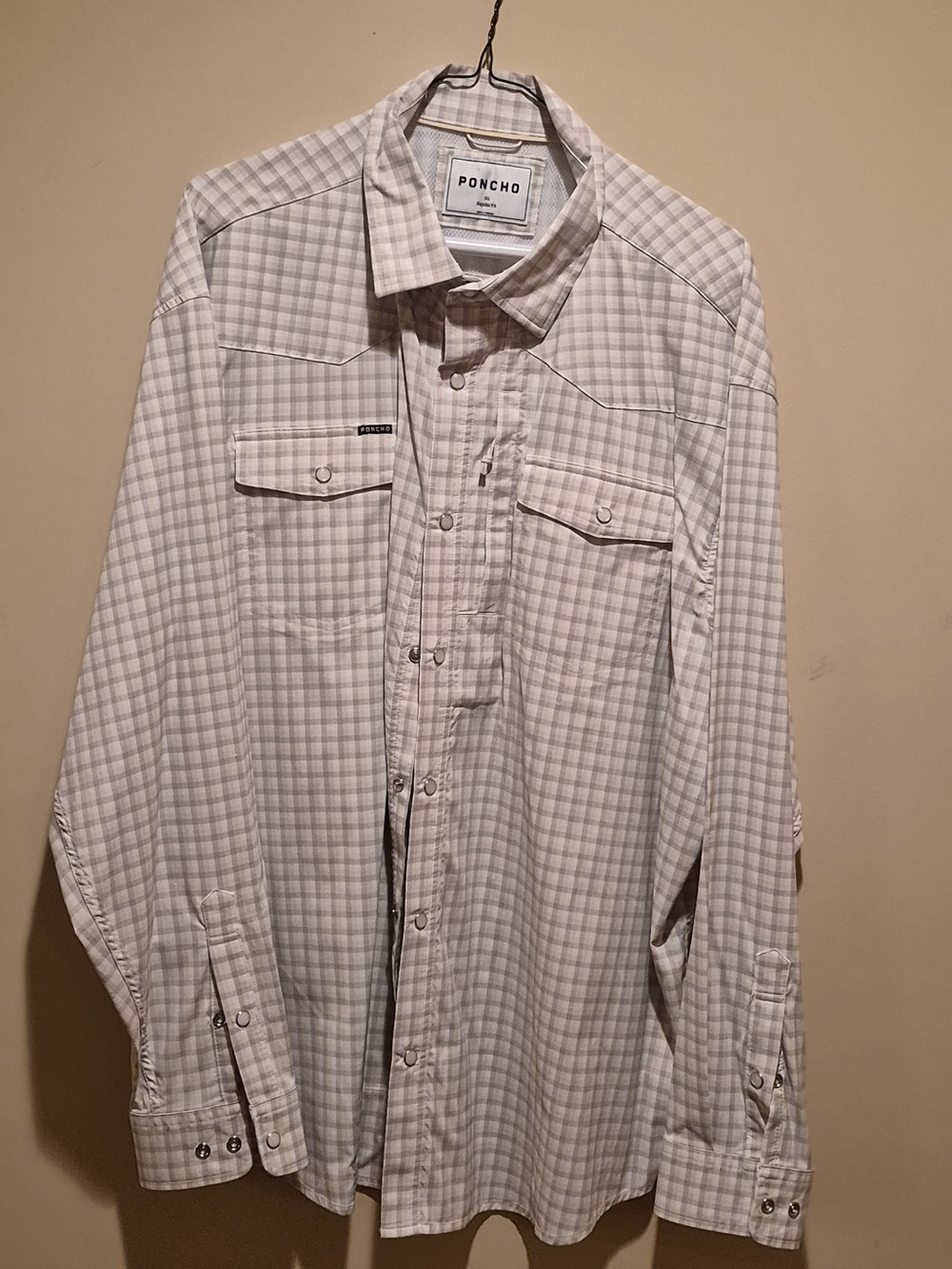 Poncho Men's White Plaid Long-Sleeve Button-Down Shirt